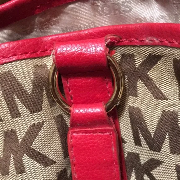 Michael Kors Cream and Red Tote with Elegant Design - Picture 5 of 16